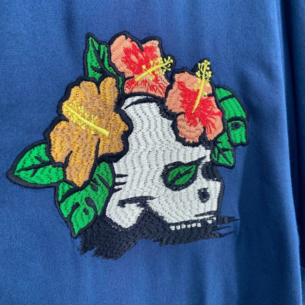 Super Massive Short Sleeve Button Down Shirt Size L Blue Dark Tropical Goth